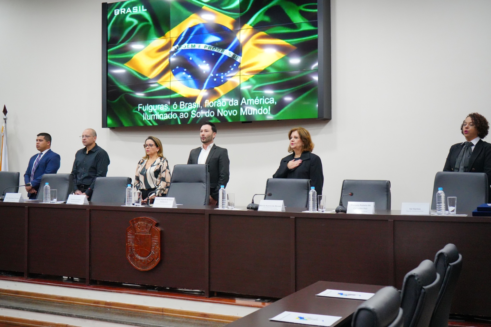 Sessão solene de entrega de título de cidadania ao enfermeiros Poliana e Fábio Corazza